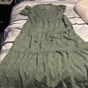 Pretty summer dress. Only worn a couple of times.